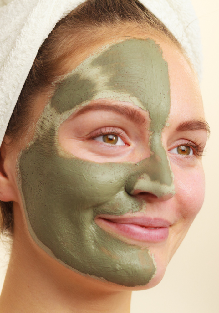Algae Peel on the face of a woman